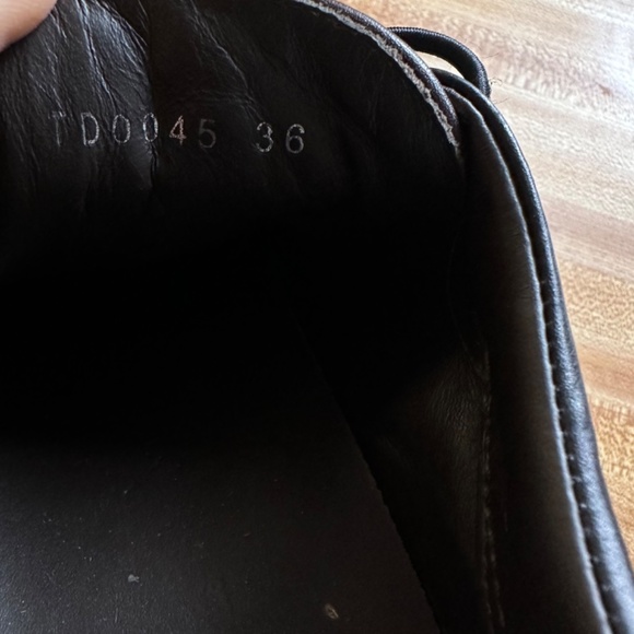 Louis Vuitton authentic sneakers size  36-6 - Picture 10 of 16